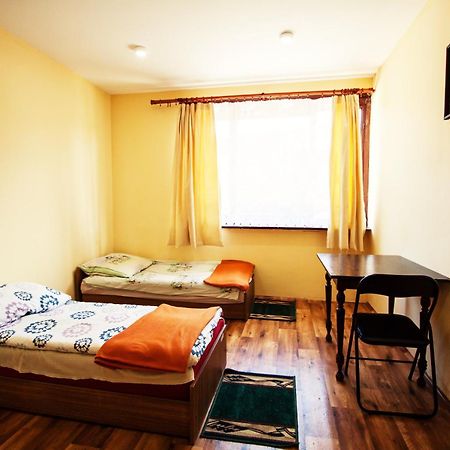 Kremenaros Hostel Ustrzyki Gorne Ruang foto