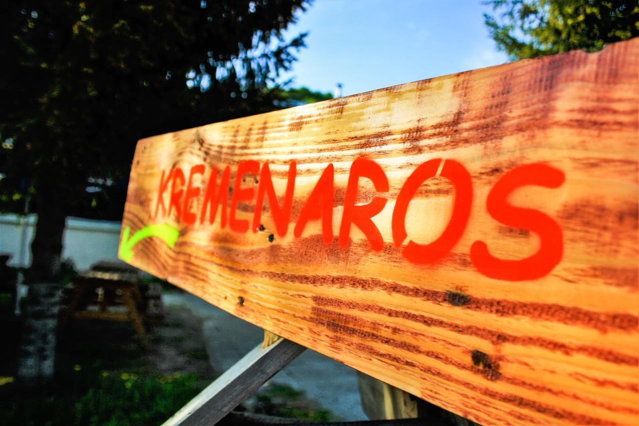 Kremenaros Hostel Ustrzyki Gorne Bagian luar foto