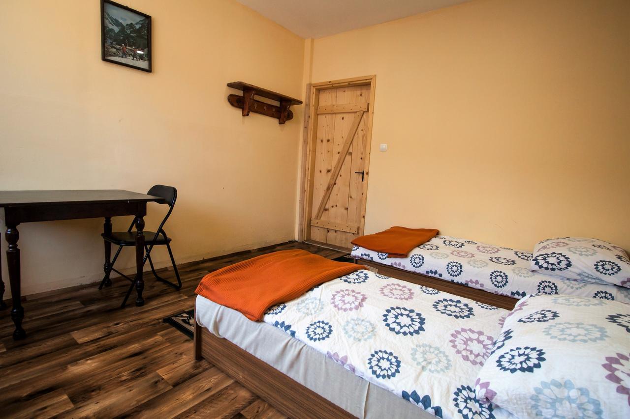 Kremenaros Hostel Ustrzyki Gorne Bagian luar foto