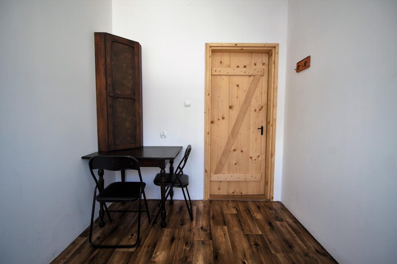 Kremenaros Hostel Ustrzyki Gorne Bagian luar foto