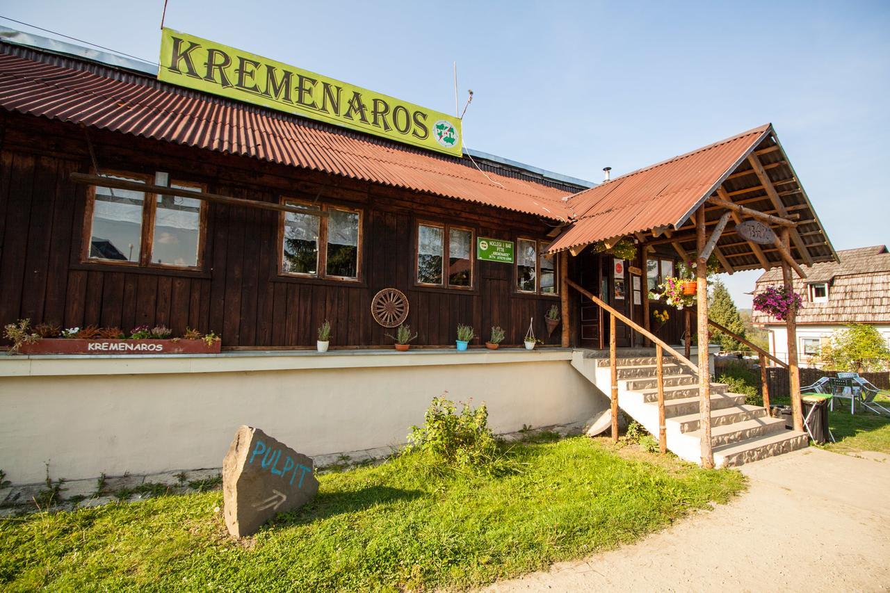 Kremenaros Hostel Ustrzyki Gorne Bagian luar foto