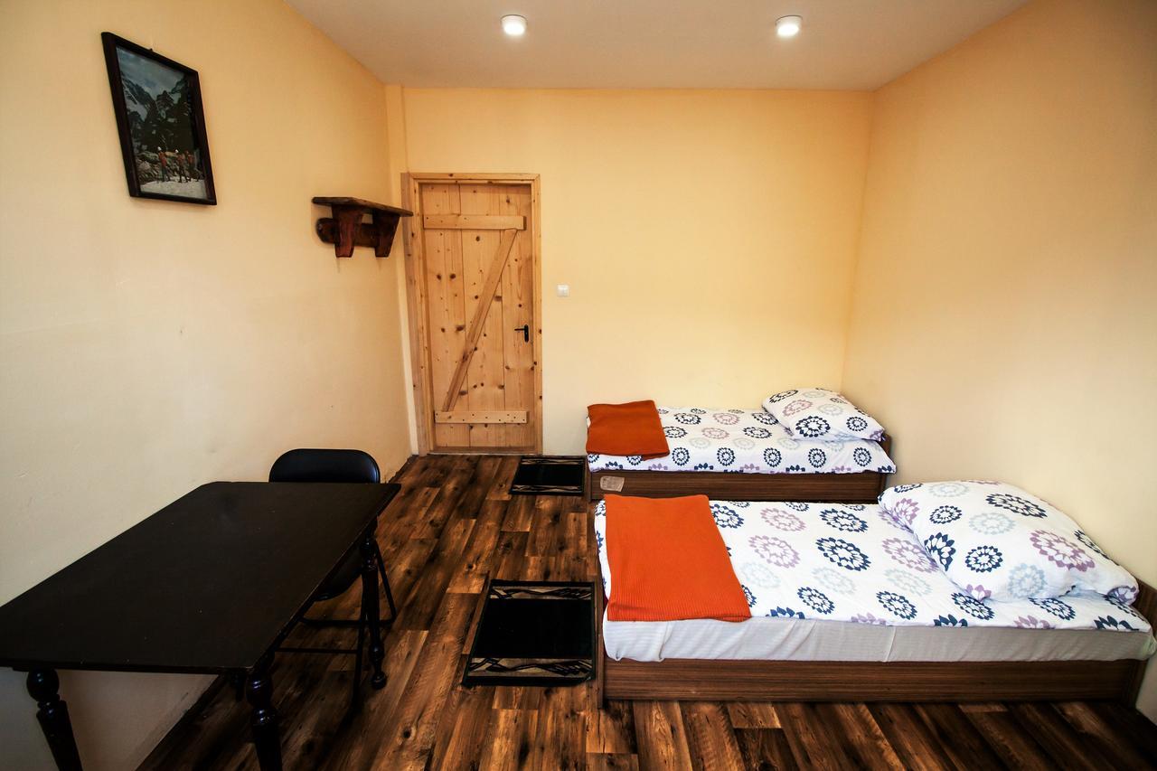 Kremenaros Hostel Ustrzyki Gorne Bagian luar foto