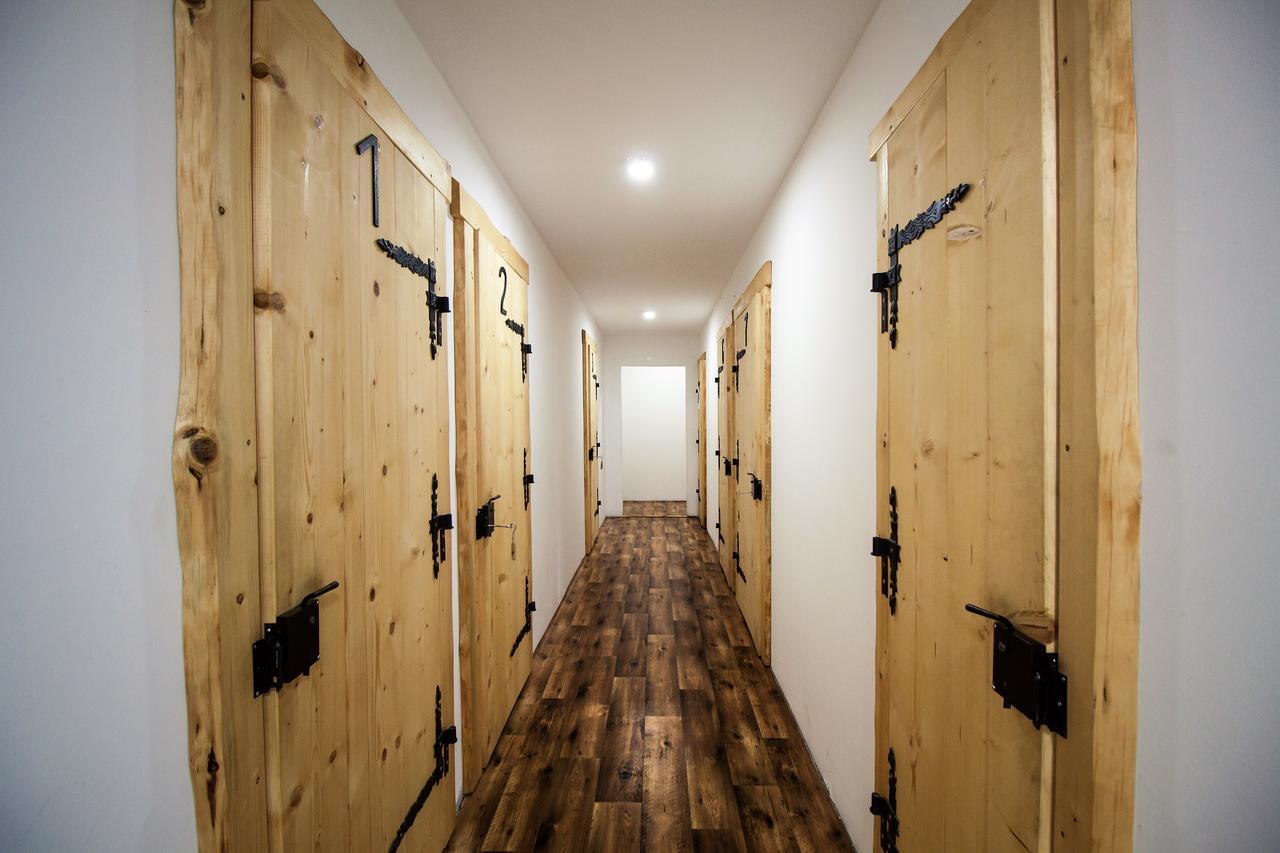Kremenaros Hostel Ustrzyki Gorne Bagian luar foto